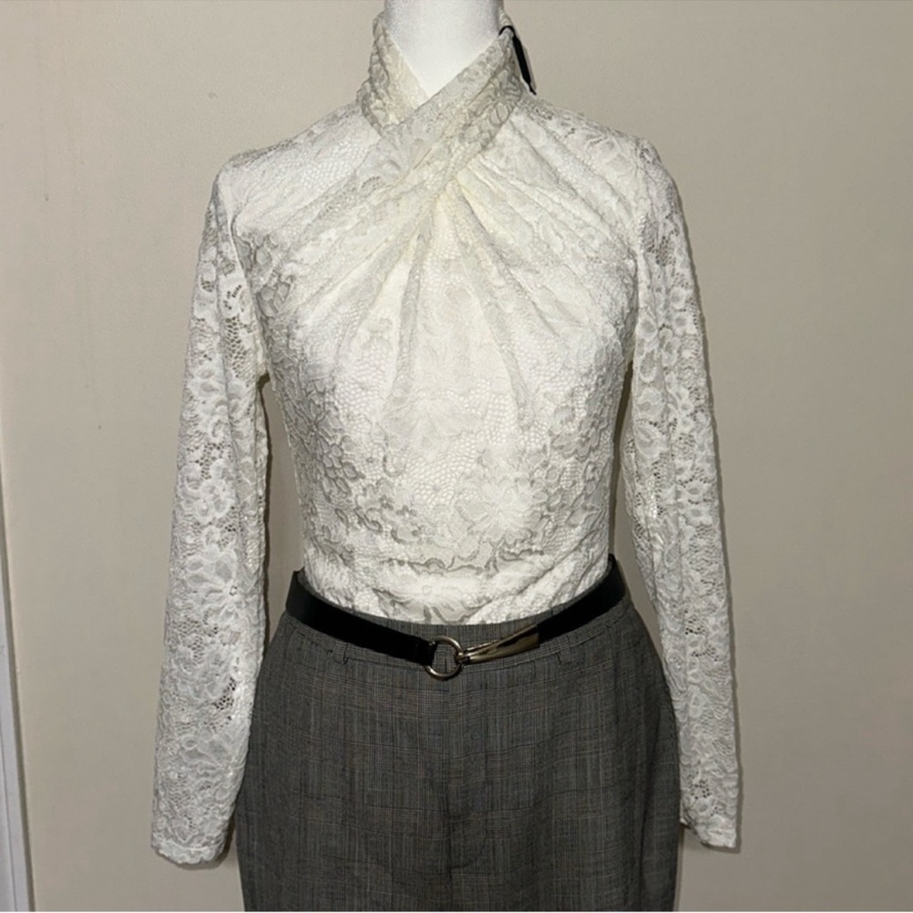 ELIE TAHARI M Porcelain Embroidered Lace Stretch Twisted Front Long Sleeve Top